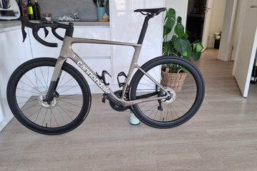 Gebrauchtes Cannondale SuperSix EVO 2 2025 2025 Road & Gravel, Hellgrau — Bild 2 von 5