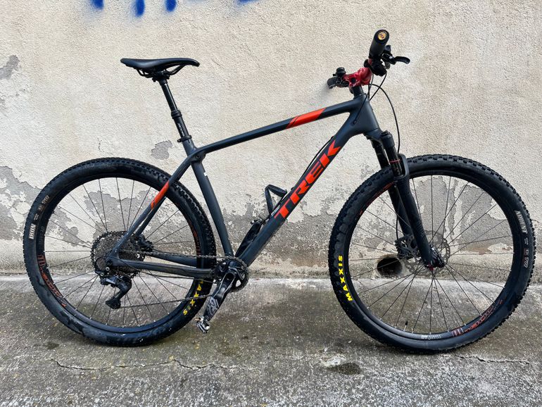 Used Trek Procaliber 9.7 2018 2018 Mountainbike, Light Gray, 27.5, 29 — image 2 of 15