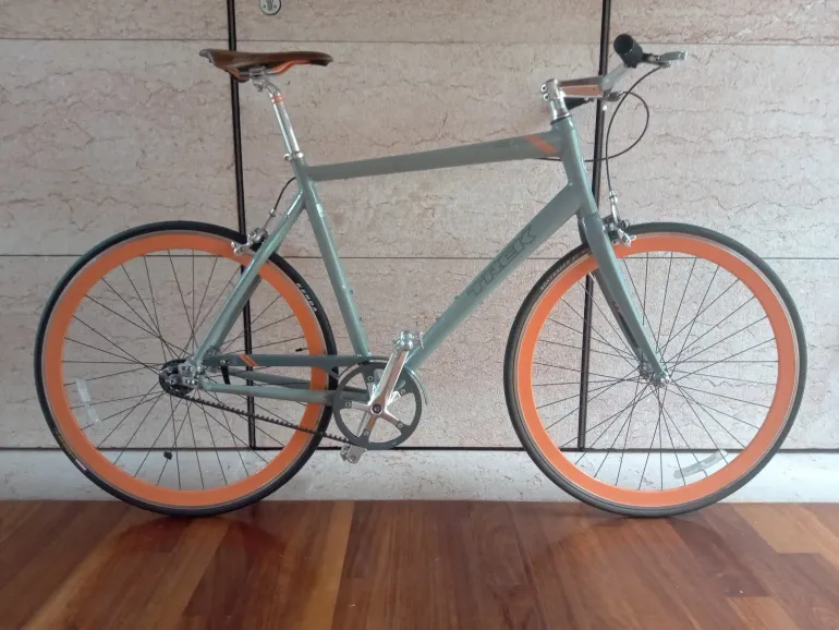 Used Trek District 2009 Road & Gravel, Light Gray — image 1 of 22