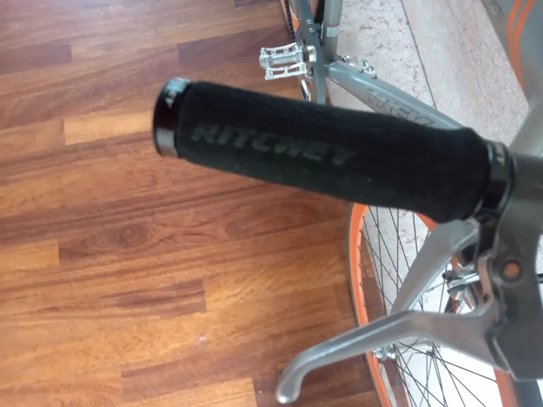 Used Trek District 2009 Road & Gravel, Light Gray — image 15 of 22