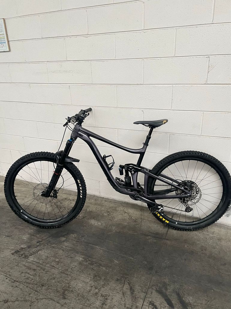 Used Giant Reign Shimano Deore XT 2021 Mountainbike — image 1 of 6