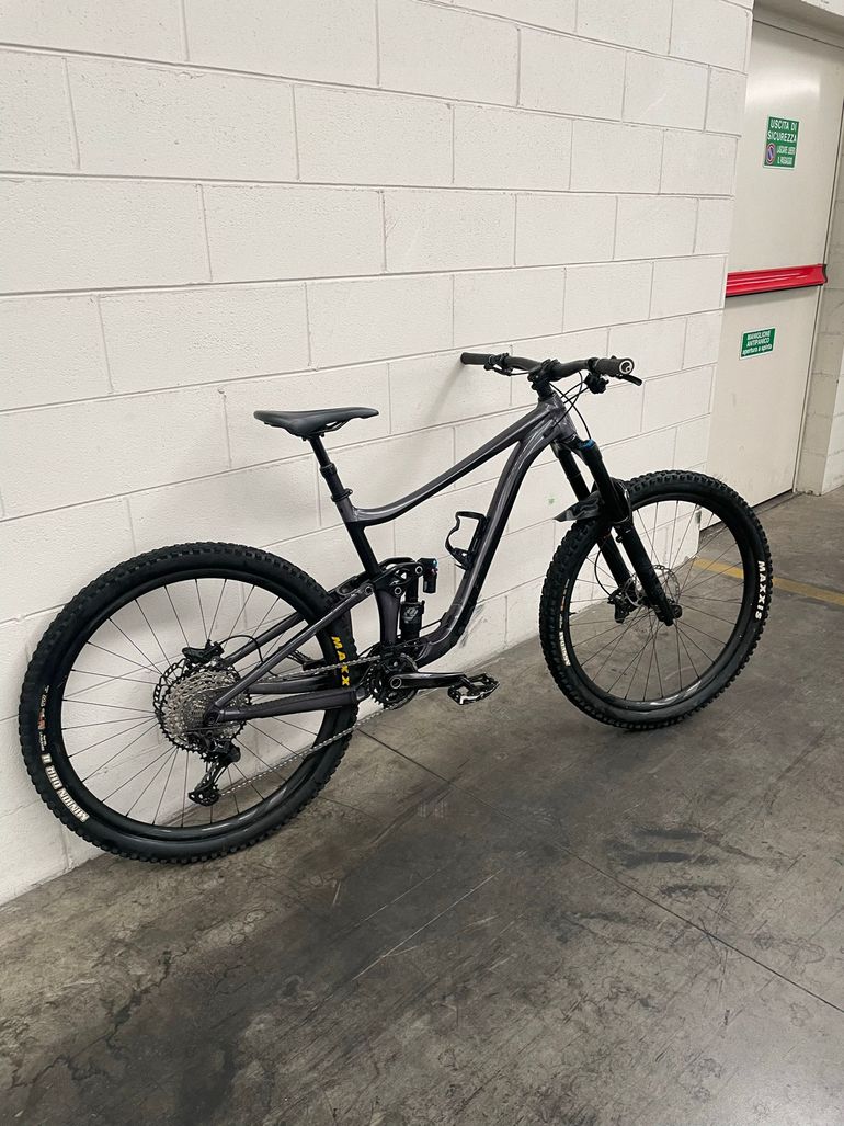 Used Giant Reign Shimano Deore XT 2021 Mountainbike — image 2 of 6