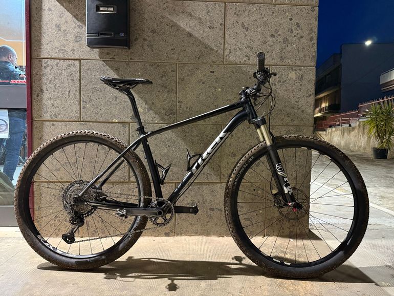Used Trek Superfly Shimano XTR 2017 Mountainbike, Black — image 1 of 16