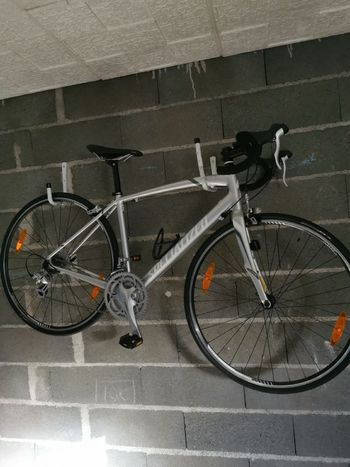 Used Specialized Dolce Shimano 105 2016 Road & Gravel — image 2 of 6