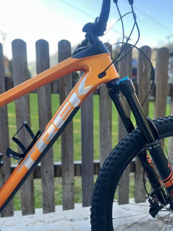 Used Trek Slash 9.7 2021 2021 Mountainbike, Orange, 29 — image 3 of 10
