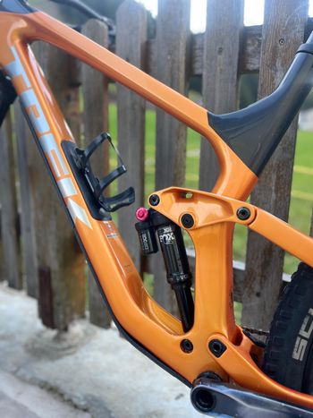 Used Trek Slash 9.7 2021 2021 Mountainbike, Orange, 29 — image 9 of 10