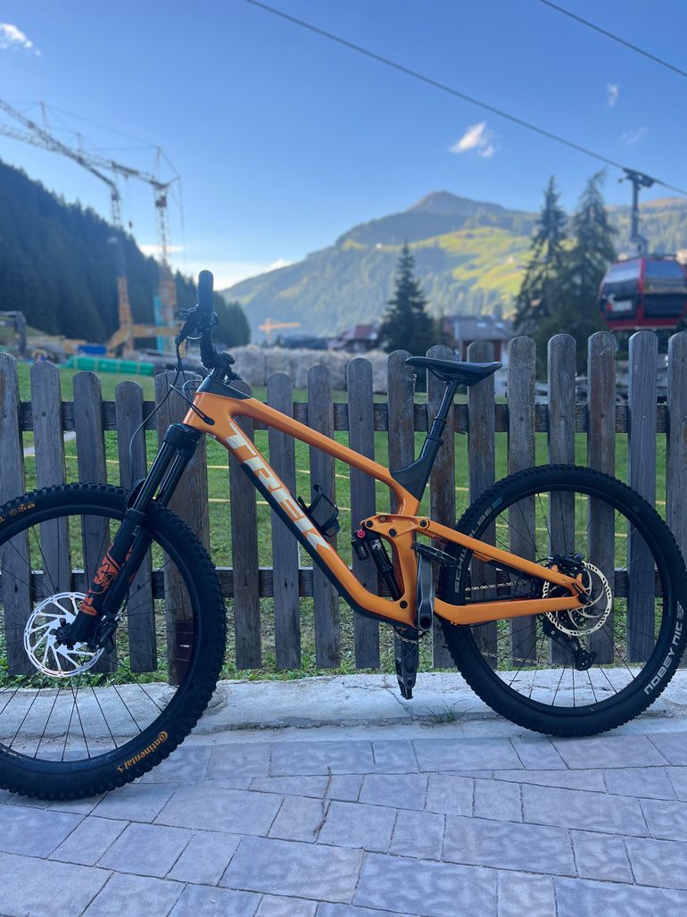 Used Trek Slash 9.7 2021 2021 Mountainbike, Orange, 29 — image 10 of 10