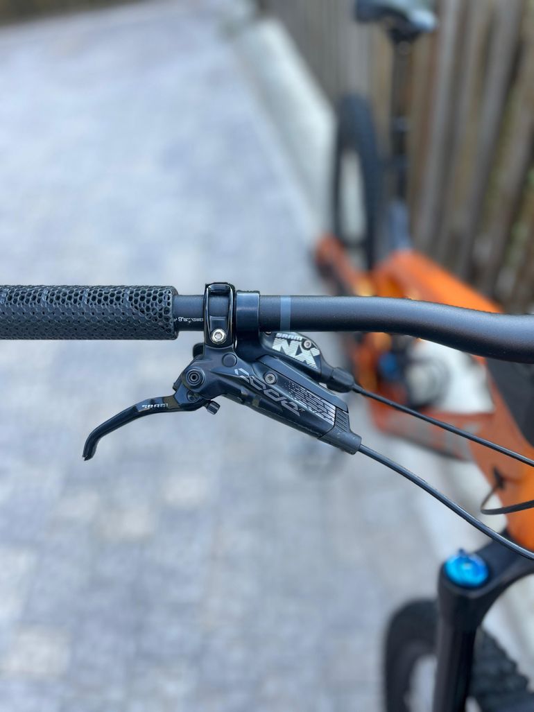 Used Trek Slash 9.7 2021 2021 Mountainbike, Orange, 29 — image 2 of 10