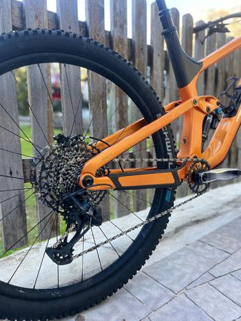 Used Trek Slash 9.7 2021 2021 Mountainbike, Orange, 29 — image 7 of 10