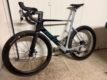 Used Giant Propel SRAM Force eTap AXS 2023 Road & Gravel, Black — image 2 of 3