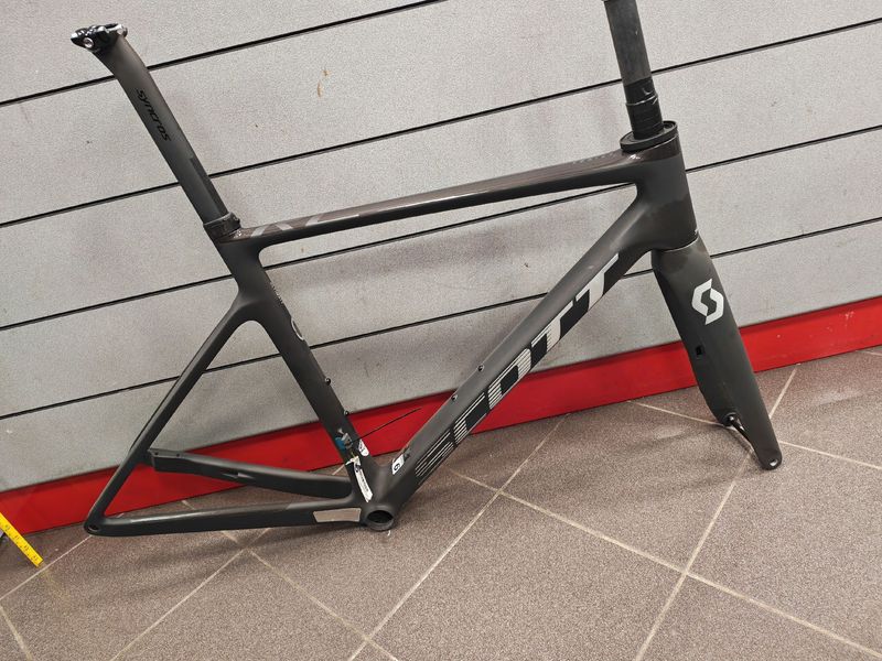 Used Scott Addict RC Ultimate 2024 Frameset 2024 Road & Gravel, Black — image 1 of 9