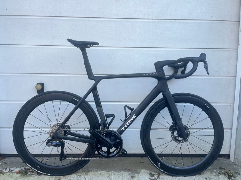 Trek Madone Shimano Ultegra Di2 2025 Road & Gravel d'occasion