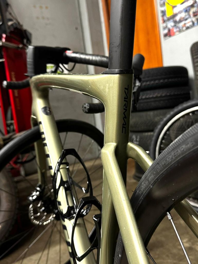 Used Specialized Tarmac Shimano 105 2025 Road & Gravel — image 2 of 3