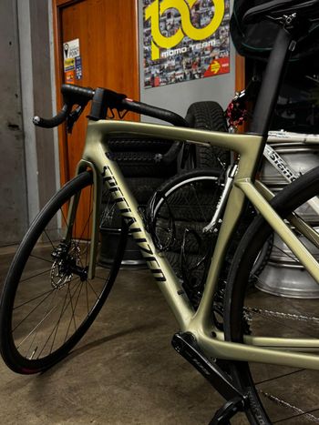 Used Specialized Tarmac Shimano 105 2025 Road & Gravel — image 3 of 3