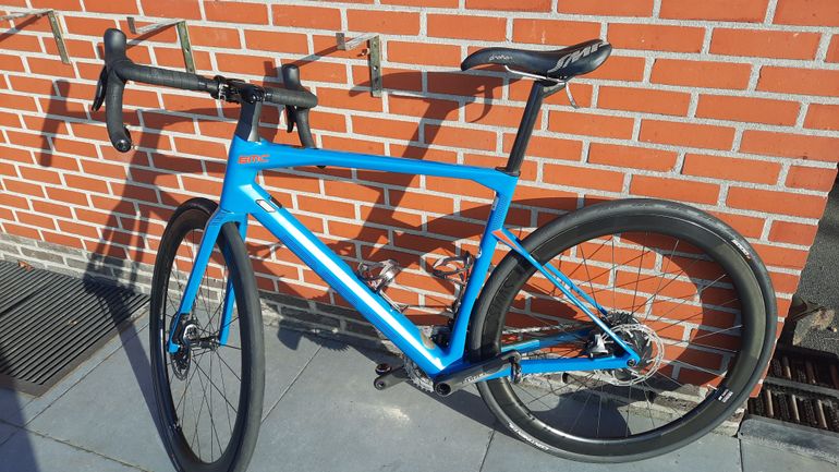 Used BMC Roadmachine 01 THREE 2020 2020 Road & Gravel — image 1 of 8