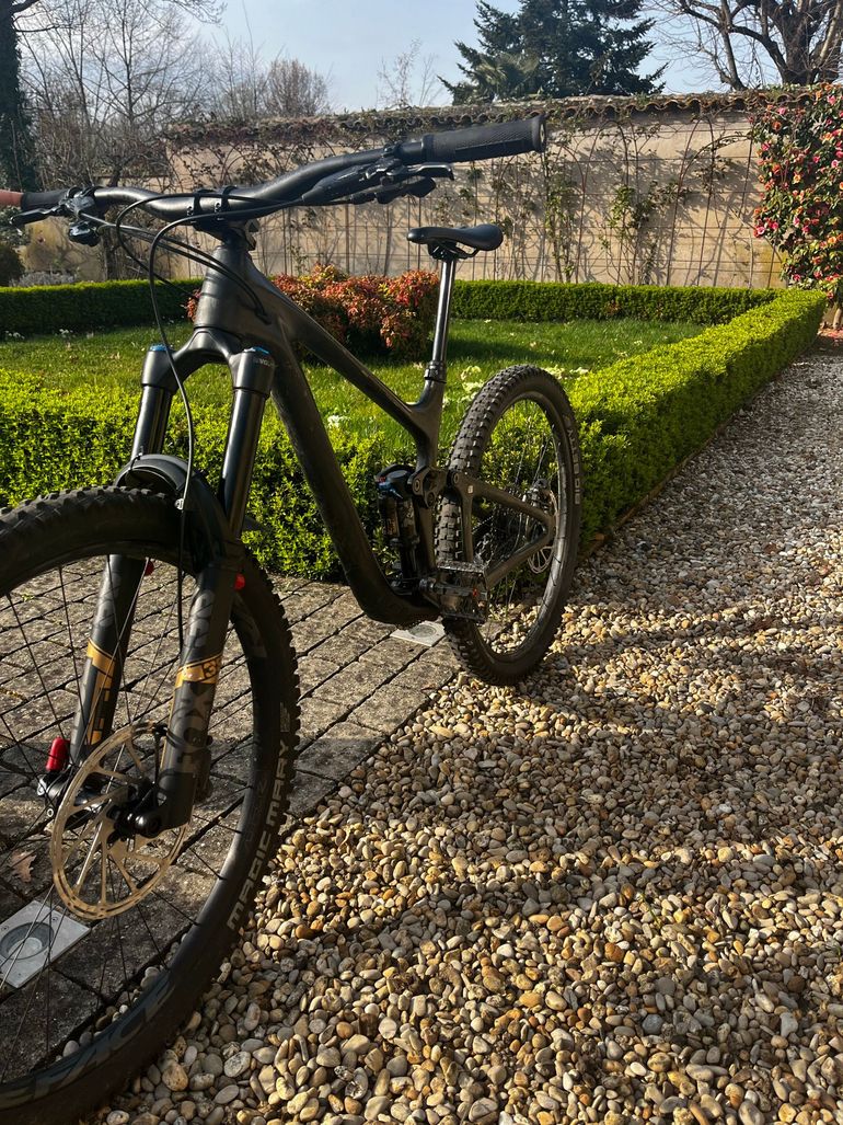 Used Giant Giant Custom SRAM GX Eagle 2023 Mountainbike, Negro — image 1 of 9