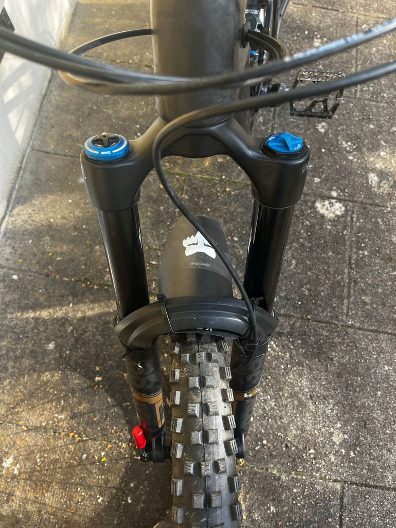 Used Giant Giant Custom SRAM GX Eagle 2023 Mountainbike, Negro — image 9 of 9