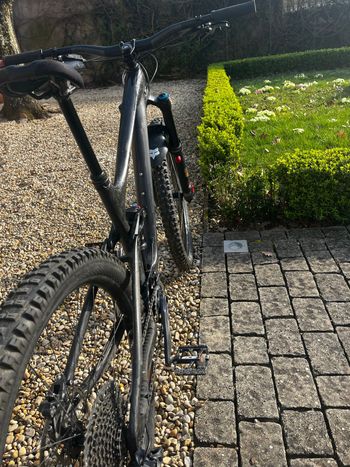 Used Giant Giant Custom SRAM GX Eagle 2023 Mountainbike, Negro — image 3 of 9