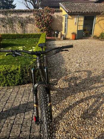 Used Giant Giant Custom SRAM GX Eagle 2023 Mountainbike, Negro — image 5 of 9