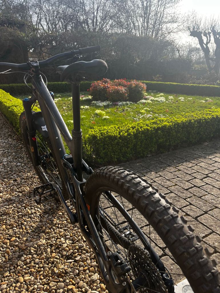 Used Giant Giant Custom SRAM GX Eagle 2023 Mountainbike, Negro — image 4 of 9