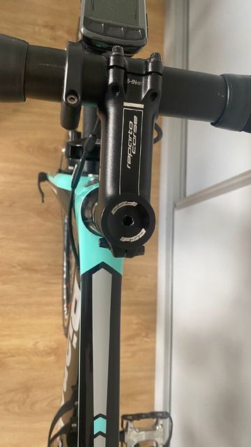 Used Bianchi Aria 105 2018 2018 Road & Gravel, Black — image 6 of 10