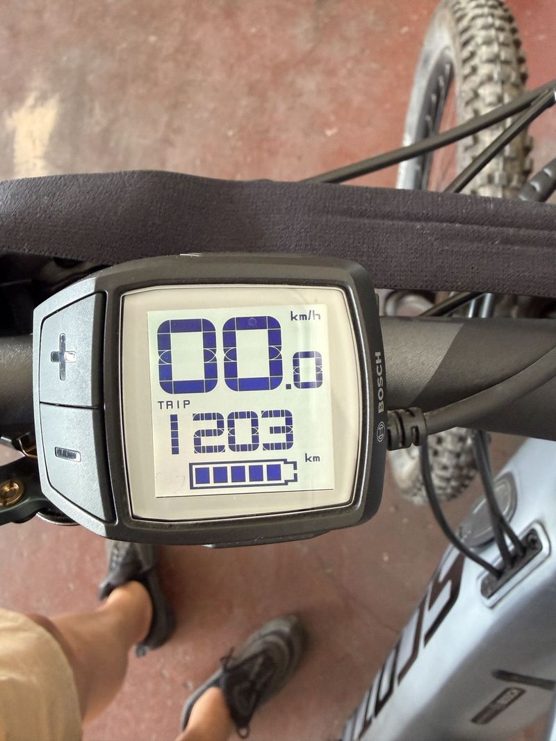 Used Scott Genius 930 2022 2022 Mountainbike, Light Gray, 29 — image 9 of 9