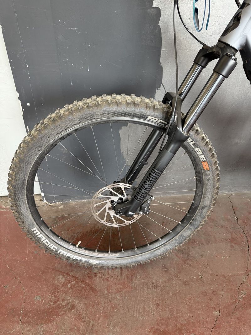 Used Scott Genius 930 2022 2022 Mountainbike, Light Gray, 29 — image 8 of 9