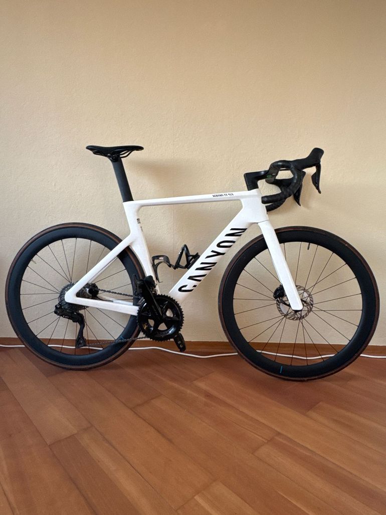 Used Canyon Aeroad CF SLX 7 Di2 2025 2025 Road & Gravel, White — image 2 of 5