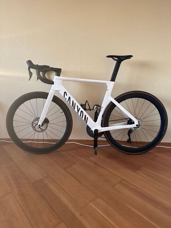 Used Canyon Aeroad CF SLX 7 Di2 2025 2025 Road & Gravel, White — image 1 of 5