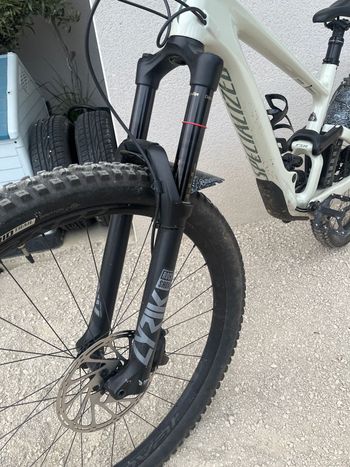 Used Specialized Enduro Elite 2022 2022 Mountainbike — image 5 of 8