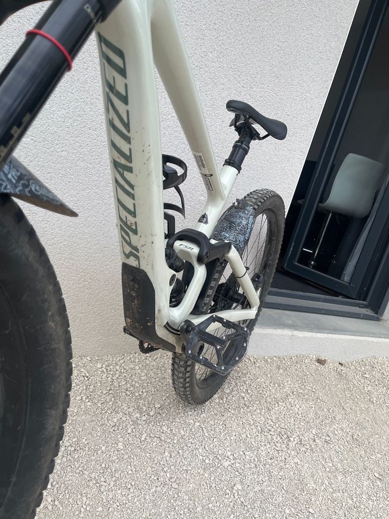 Used Specialized Enduro Elite 2022 2022 Mountainbike — image 7 of 8