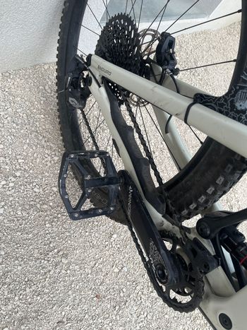 Used Specialized Enduro Elite 2022 2022 Mountainbike — image 3 of 8
