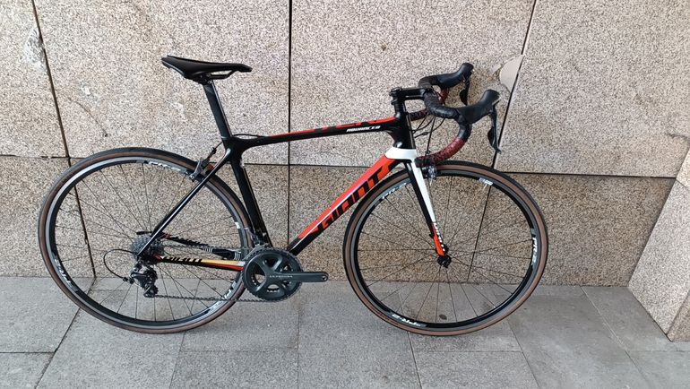 Used Giant TCR Advanced Pro 1 2016 2016 Road & Gravel, Black — image 1 of 7