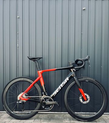 Gebrauchtes Sensa Giulia Supremo Red-On-Black LTD Dura-Ace Di2 2x12 2024 2024 Road & Gravel