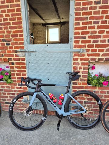 Tweedehands Menet Cycles Custom Shimano 105 Di2 2024 Road & Gravel — afbeelding 1 van 12