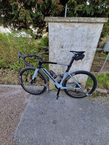 Tweedehands Menet Cycles Custom Shimano 105 Di2 2024 Road & Gravel — afbeelding 4 van 12