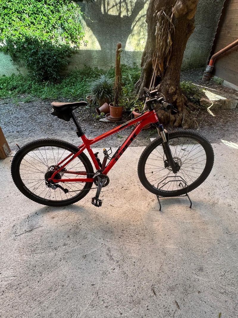 Used Trek X-Caliber 7 2018 2018 Mountainbike, Red, 27.5, 29 — image 1 of 16