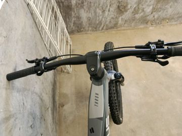 Used Focus Thron Shimano Deore 2023 Mountainbike, Light Gray — image 10 of 10