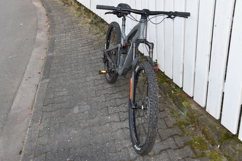 Used Focus Thron Shimano Deore 2023 Mountainbike, Light Gray — image 8 of 10