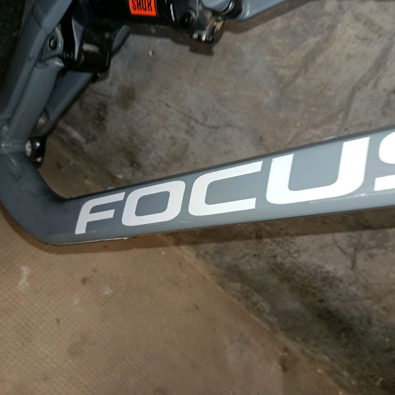 Used Focus Thron Shimano Deore 2023 Mountainbike, Light Gray — image 10 of 20