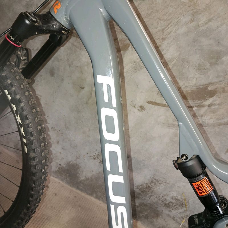 Used Focus Thron Shimano Deore 2023 Mountainbike, Light Gray — image 9 of 10
