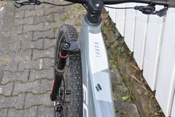 Used Focus Thron Shimano Deore 2023 Mountainbike, Light Gray — image 5 of 10