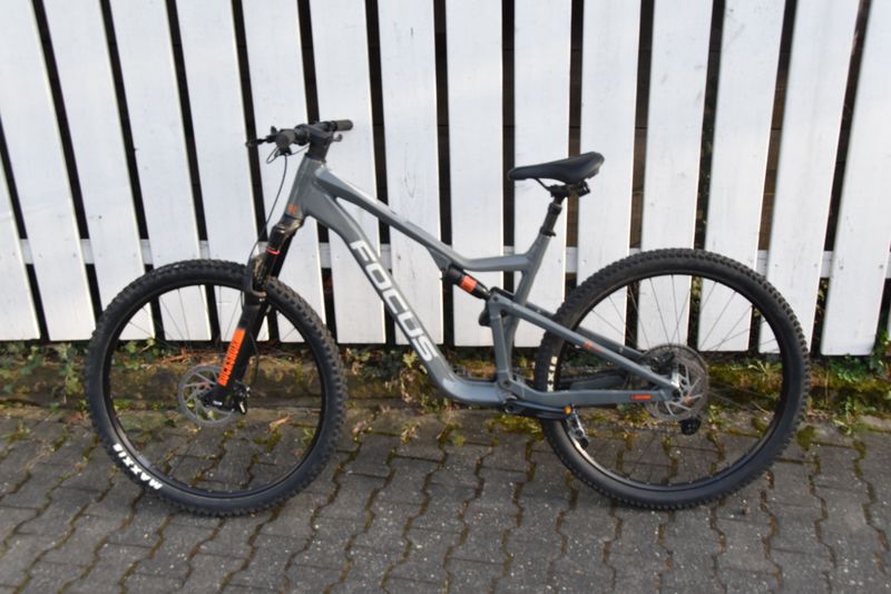 Used Focus Thron Shimano Deore 2023 Mountainbike, Light Gray — image 1 of 10
