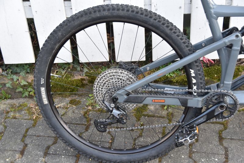 Used Focus Thron Shimano Deore 2023 Mountainbike, Light Gray — image 7 of 10