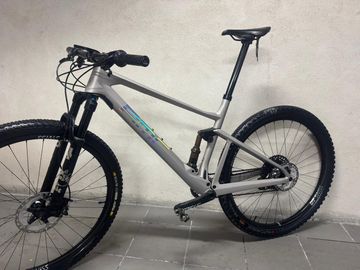 Used BMC Fourstroke SRAM GX Eagle AXS 2021 Mountainbike, Light Gray — image 2 of 4