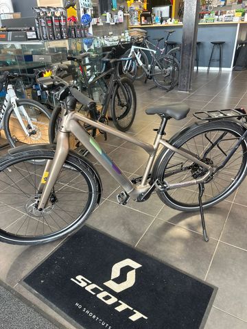 Used Bergamont E-Ville Shimano Deore XT 2024 Urban, Light Gray — image 2 of 4