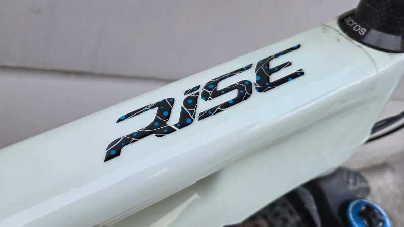 Orbea RISE M10 2022 2022 Mountainbike usato, Grigio chiaro — immagine 4 di 5