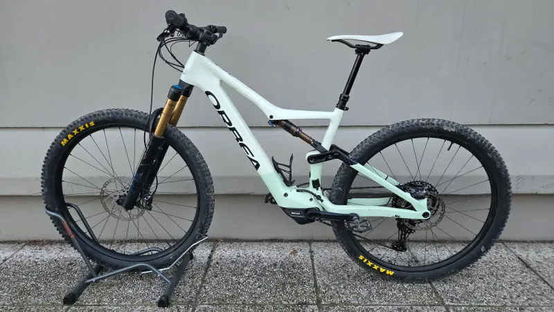 Orbea RISE M10 2022 2022 Mountainbike usato, Grigio chiaro — immagine 2 di 5
