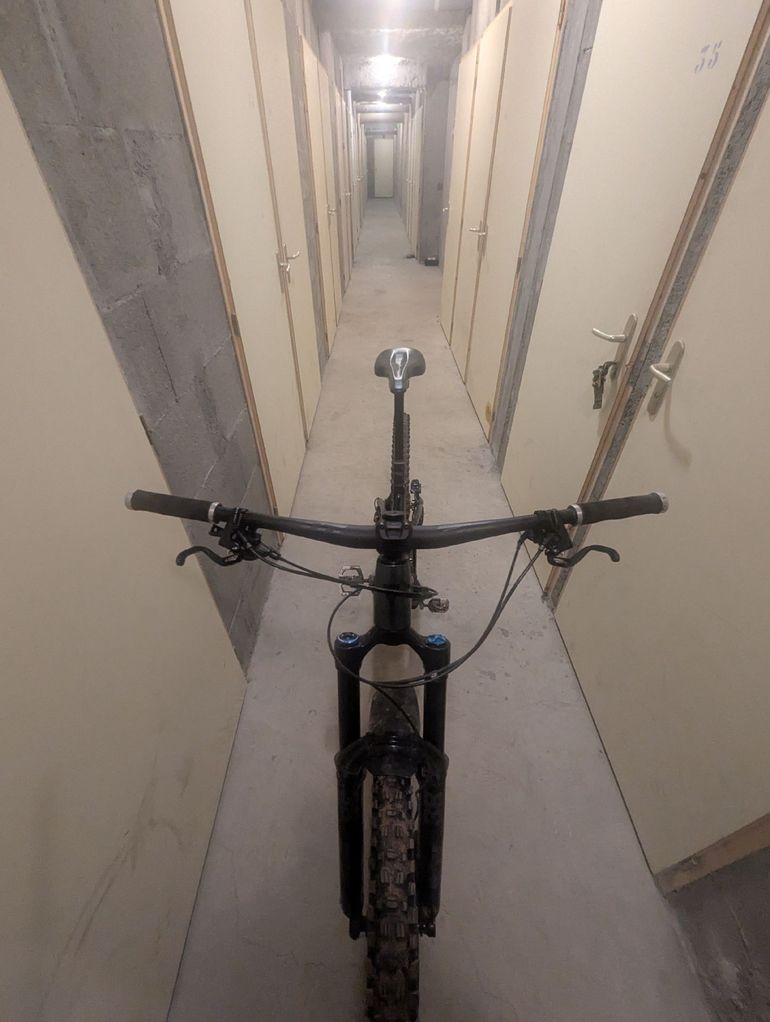 Used Giant Reign 1 2024 2024 Mountainbike, Schwarz, 27.5 — image 3 of 4