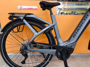 Bianchi e-Omnia C Type DEORE 2025 2025 Urban usato, Grigio chiaro — immagine 2 di 3